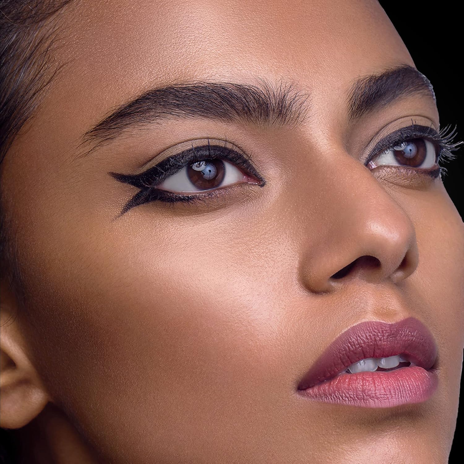 SUGAR Cosmetics Born To Wing Gel Eyeliner with Brush